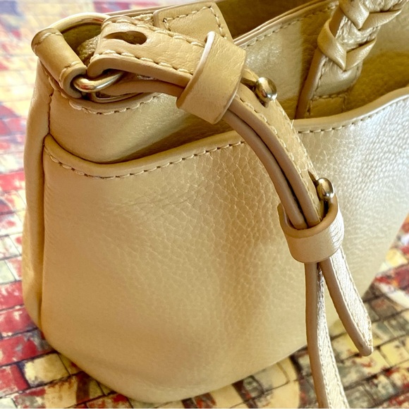 ⭐️HOST PICK⭐️ NWT Lucky Brand Kqin Leather Crossbody - Picture 7 of 16